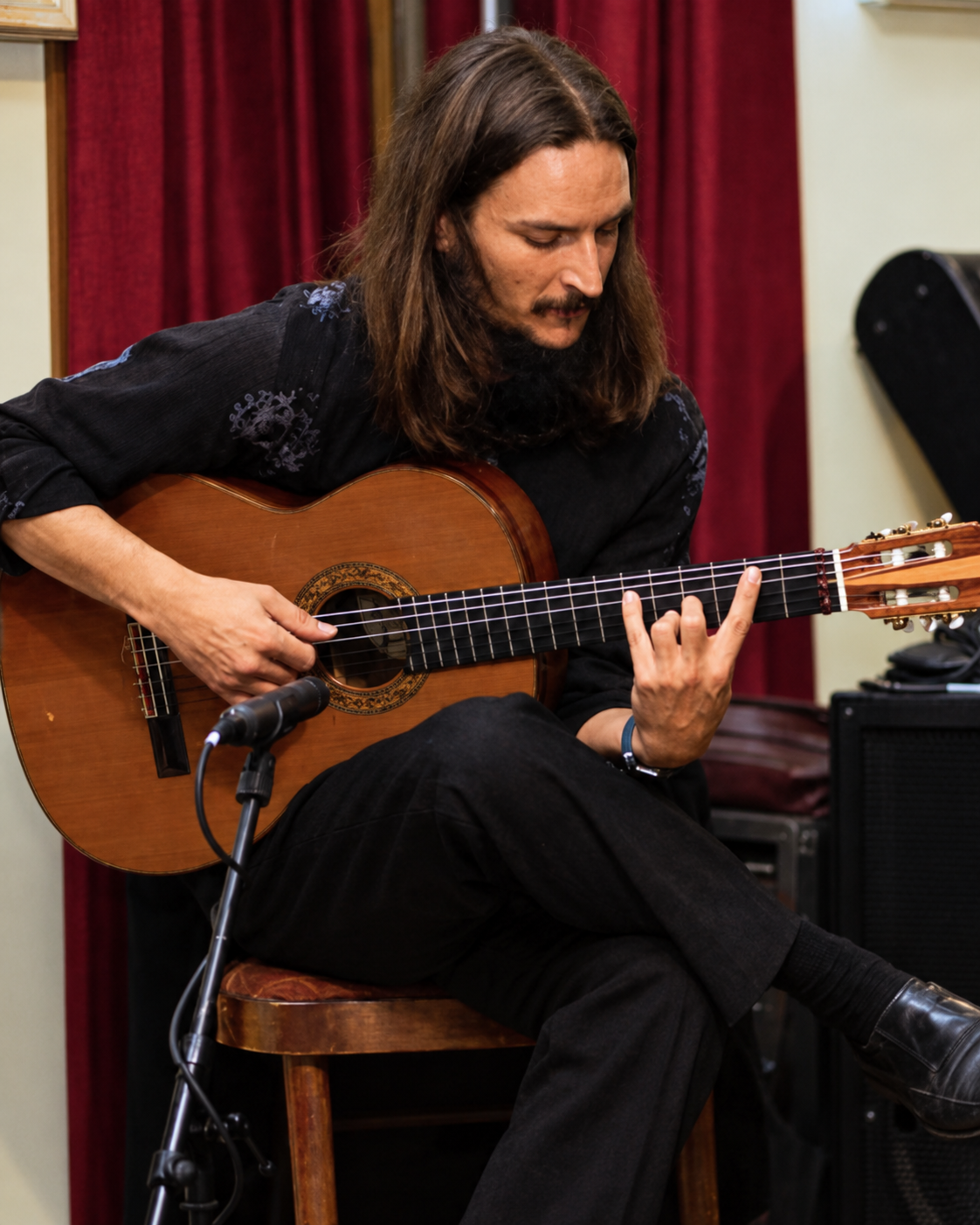 Alex Nicholas performing flamenco guitar